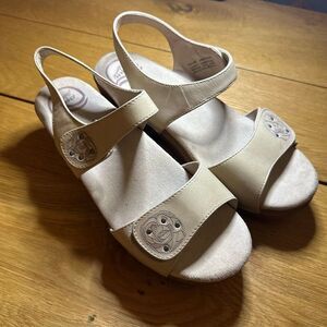 Dansko sonnet sandal beige leather 40 (9.5)